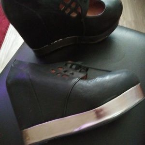 Platform shoes